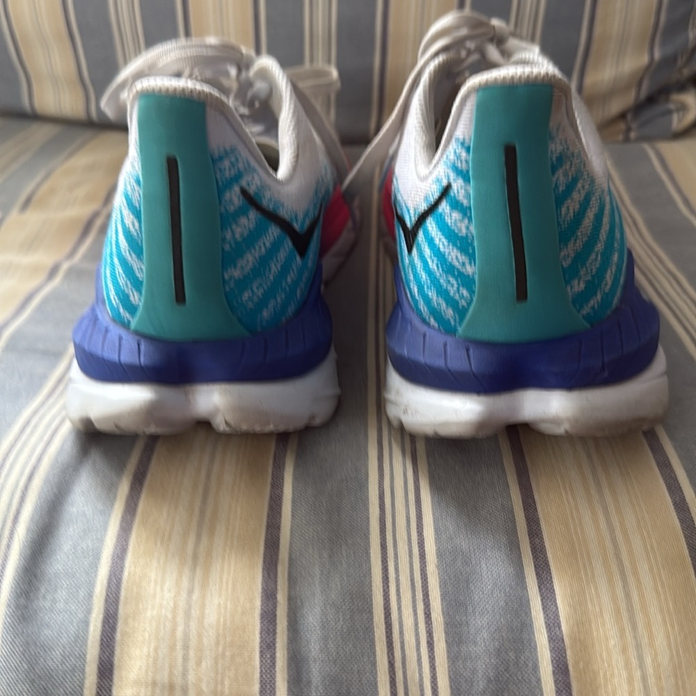 Women's White and Pink HOKA pro fly 91/2 - Picture 3 of 5